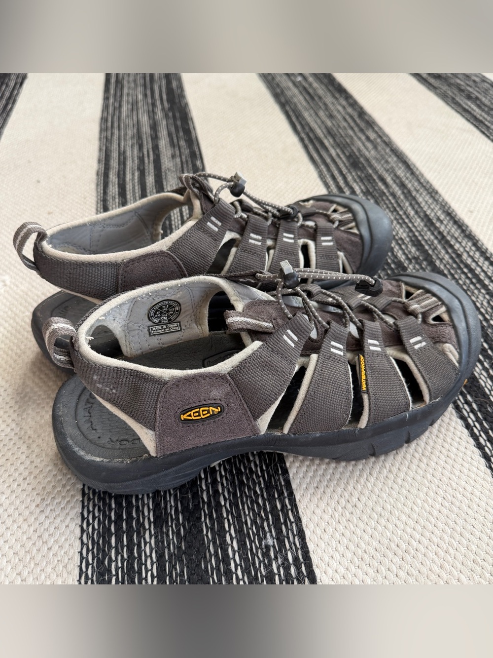 KEEN Sandals Men's Dark Gray/ Brown Whisper Outdoor Sandals Size 11.5